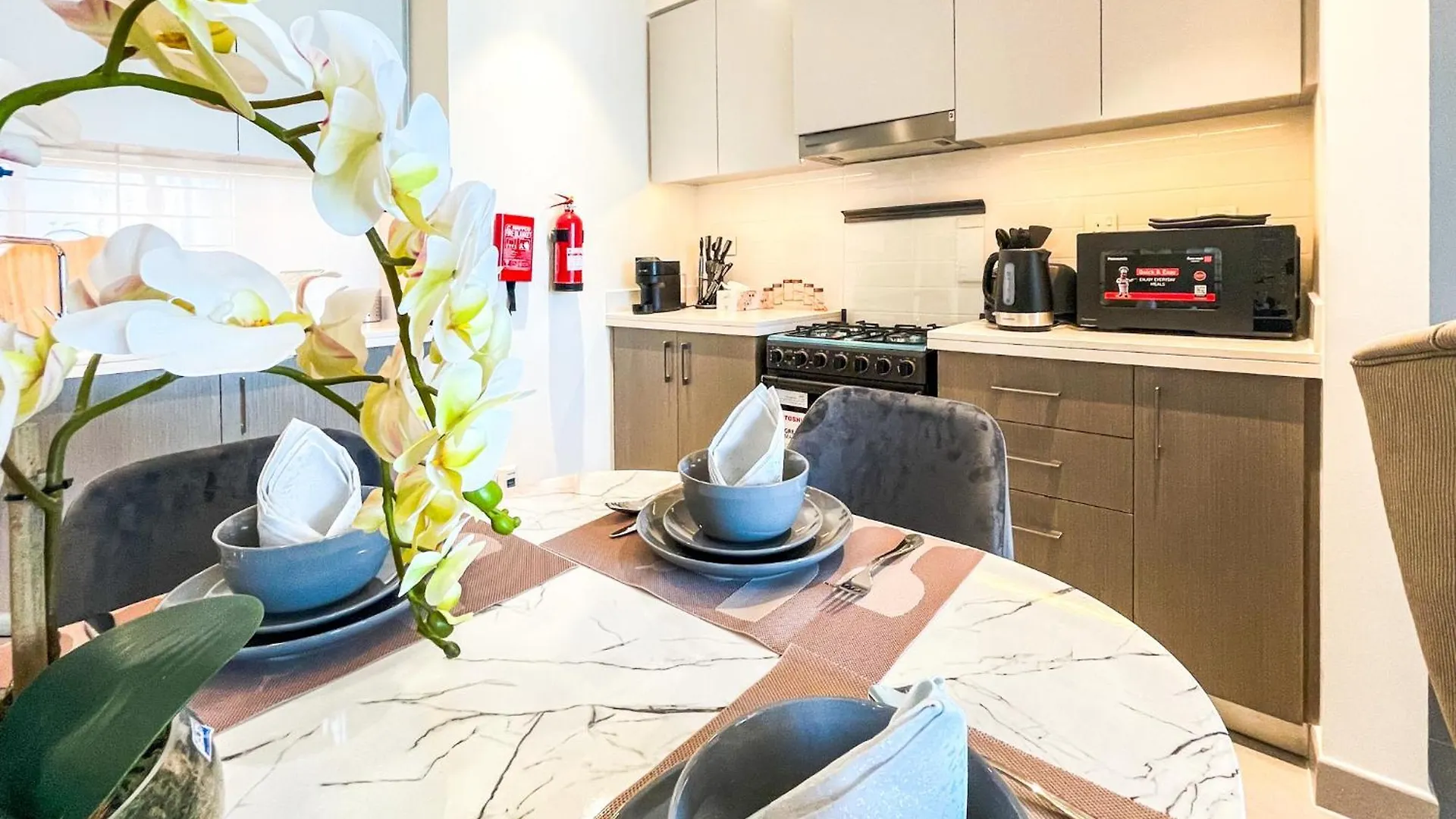 Cozy Apartment With City Views Next To Burj Khalifa 166Fo1-2 두바이