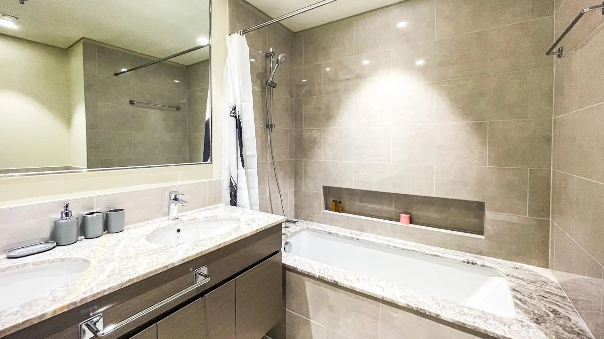 Cozy Apartment With City Views Next To Burj Khalifa 166Fo1-2 두바이 0*,  아랍에미리트
