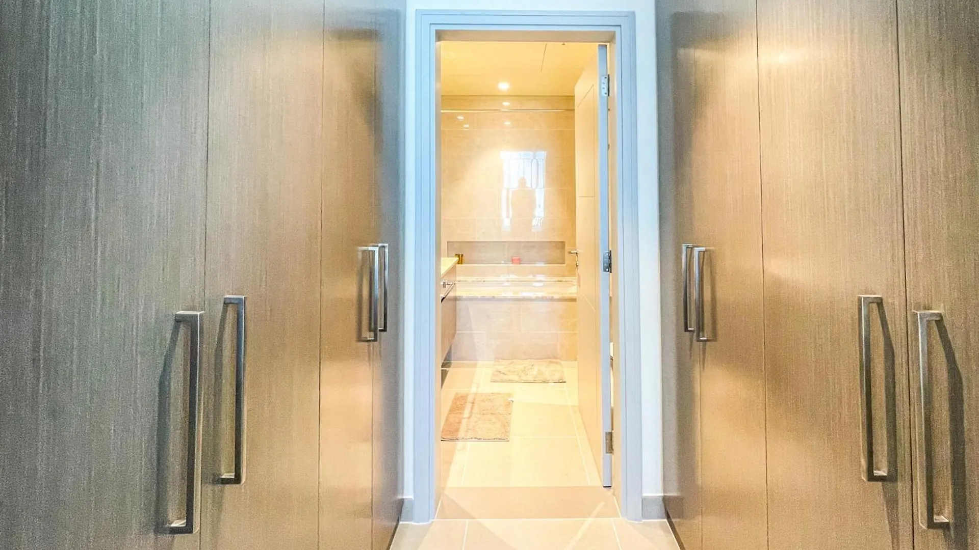 Cozy Apartment With City Views Next To Burj Khalifa 166Fo1-2 두바이